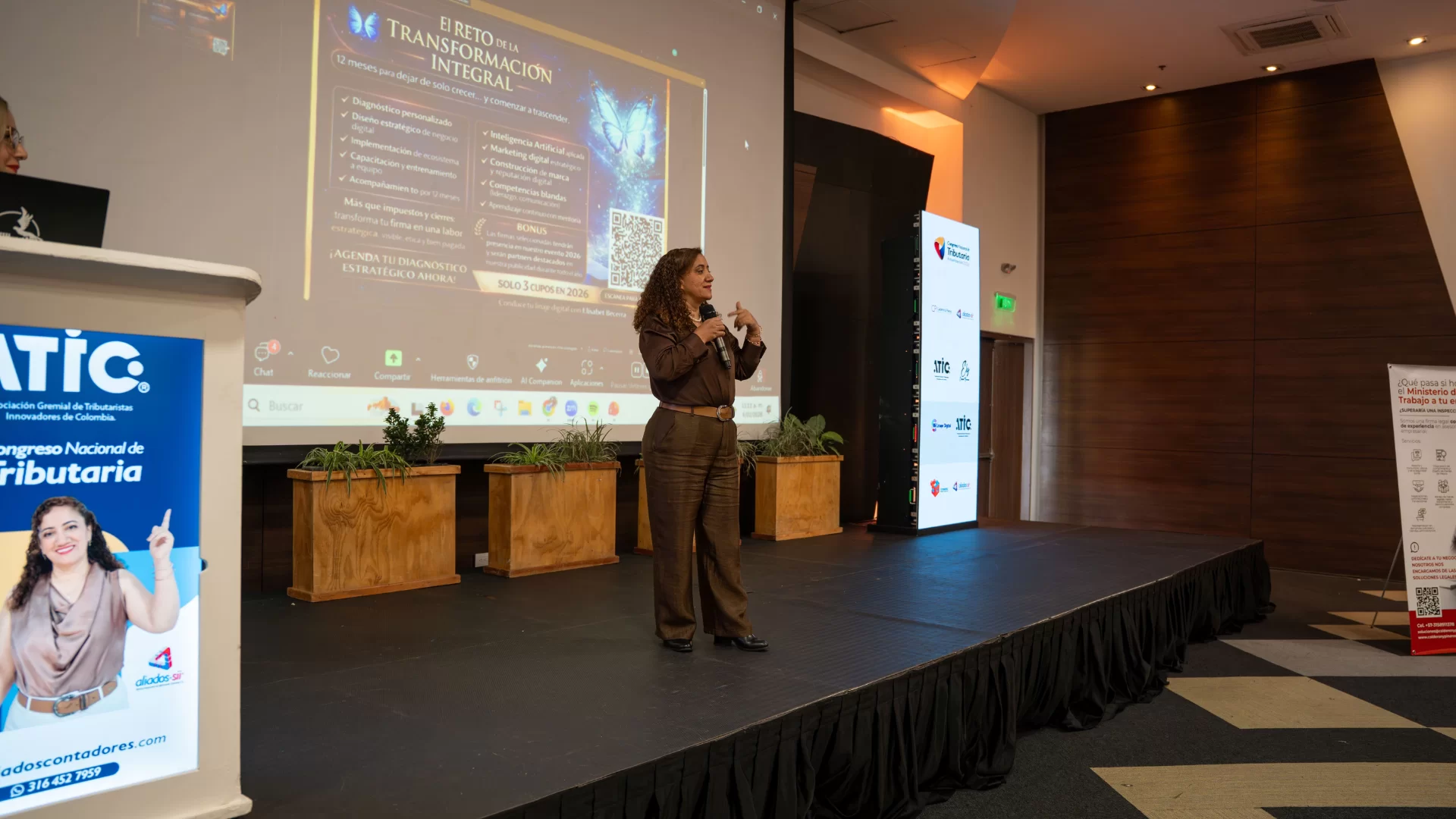 Elisabeth Becerra presentando en congreso